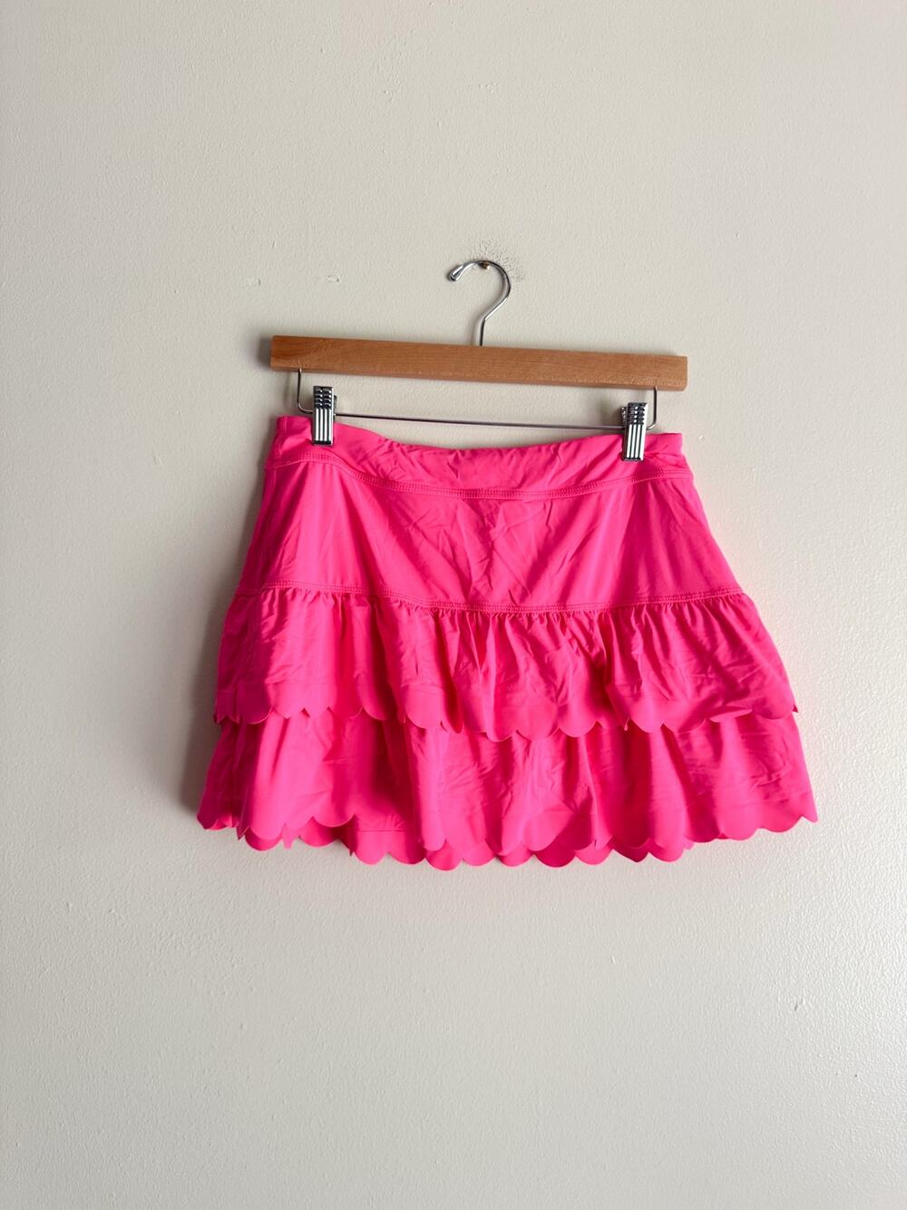 Lilly Pulitzer Luxletic Hot Pink Meryl Scallop Tiered Mini Skort Medium Tennis